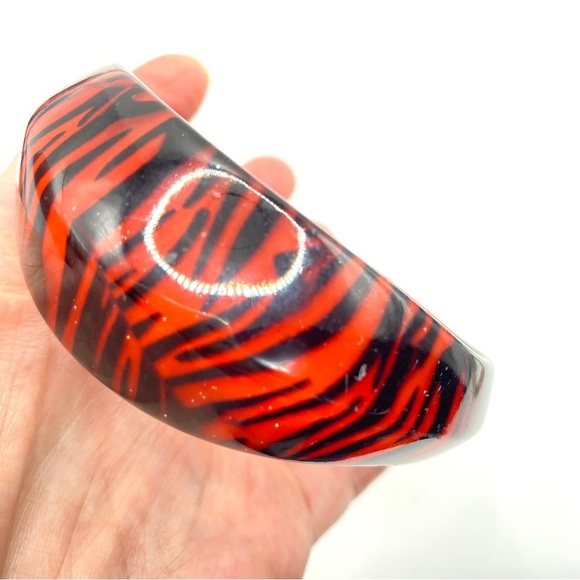 Black & Red Acrylic Zebra Stripe Asymmetrical Bangle Bracelet - Picture 3 of 6